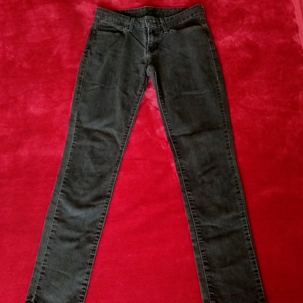 black Levi's jeans